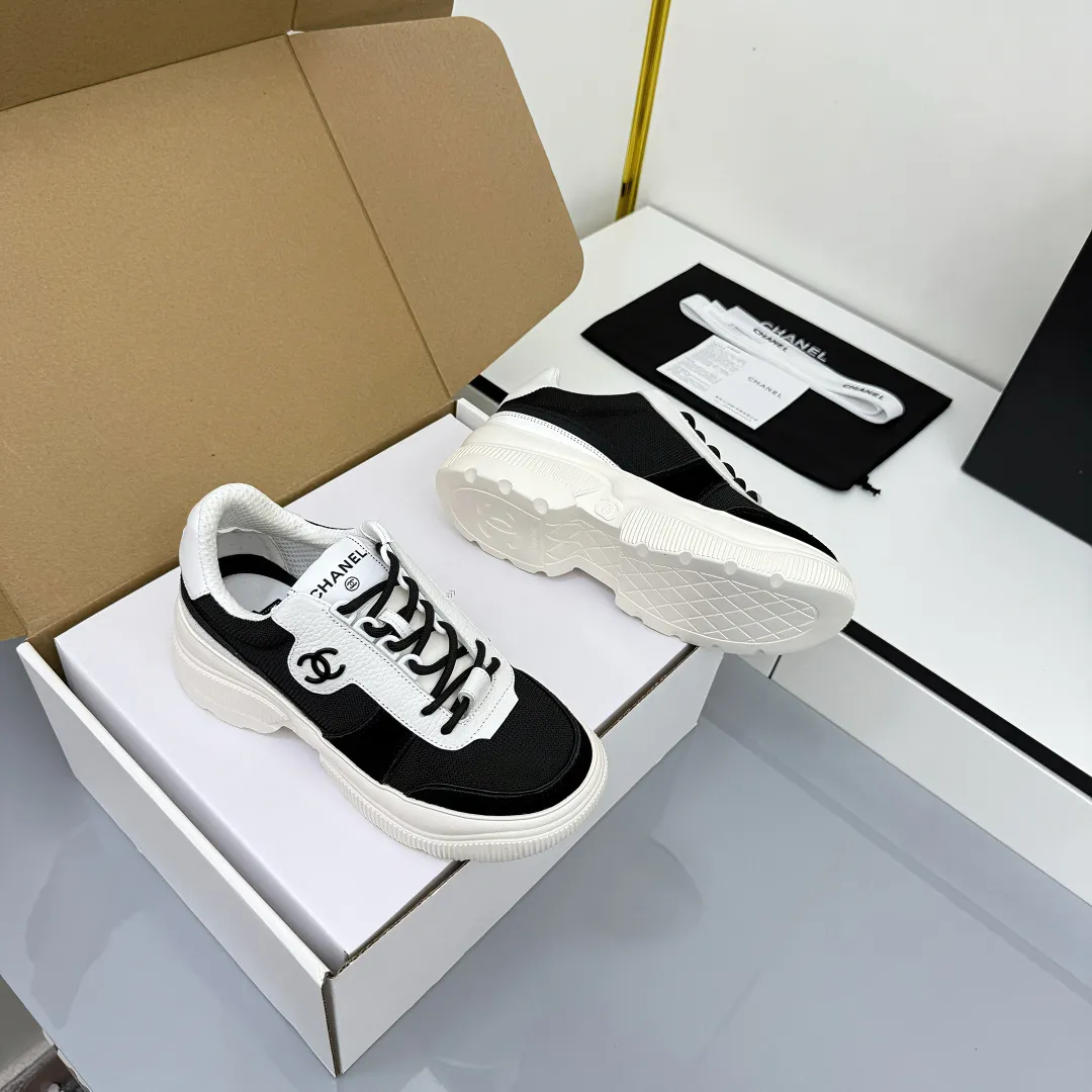 👟👟Ex-factory price 620👟👟 Chanel bread shoes ~ original calfskin panda shoes Chanel 25C latest hot style panda black and white sports shoes casual sneakers Xiaoxiang hot item classic black and white panda color coco girls must pay Fabric: original custom mixed sheepskin lining: original imported breathable mesh lining outsole: Original molded rubber + TPU combination Size: Women's 35-41